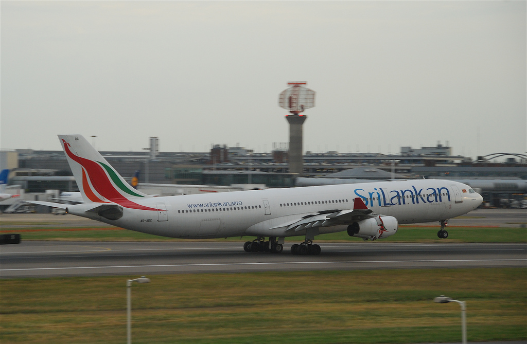 Photo of Srilankan Airlines 4R-ADC, Airbus A340-300