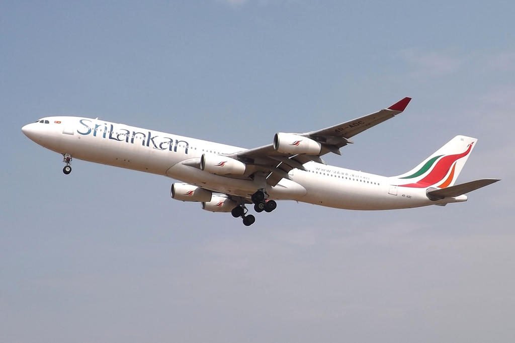 Photo of Srilankan Airlines 4R-ADC, Airbus A340-300