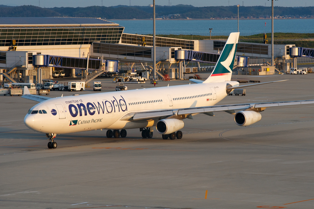 Photo of Cathay Pacific B-HXG, Airbus A340-300