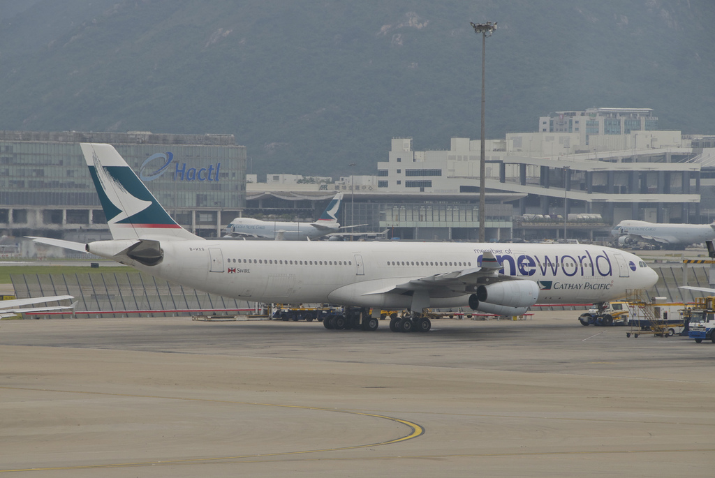 Photo of Cathay Pacific B-HXG, Airbus A340-300