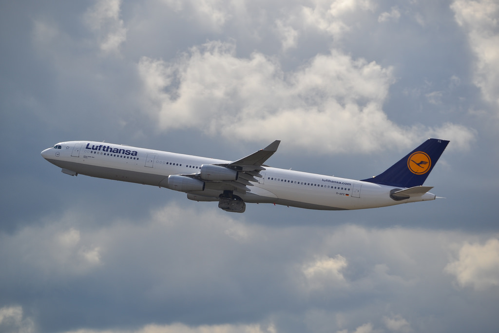 Photo of Lufthansa D-AIFE, Airbus A340-300