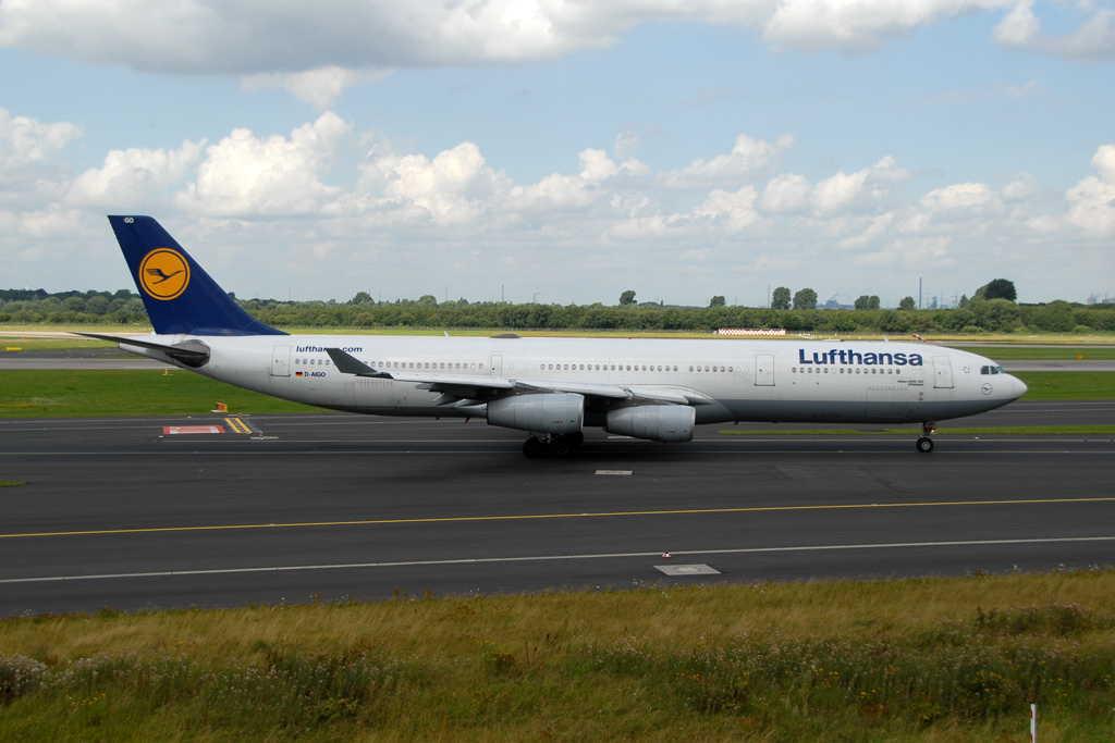 Photo of Lufthansa D-AIGO, Airbus A340-300