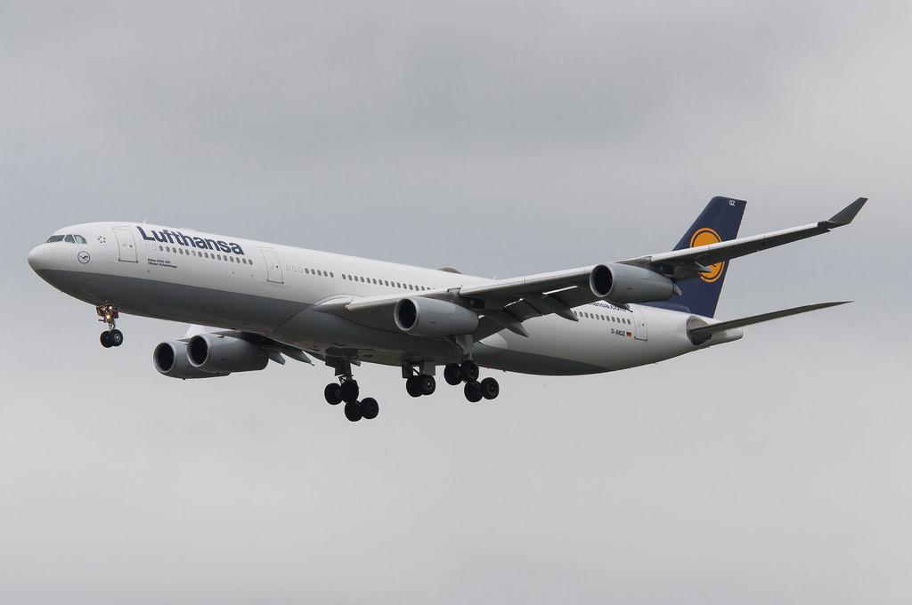 Photo of Lufthansa D-AIGZ, Airbus A340-300