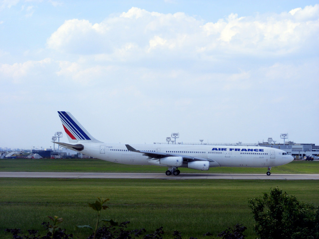 Photo of Air France F-GLZU, Airbus A340-300