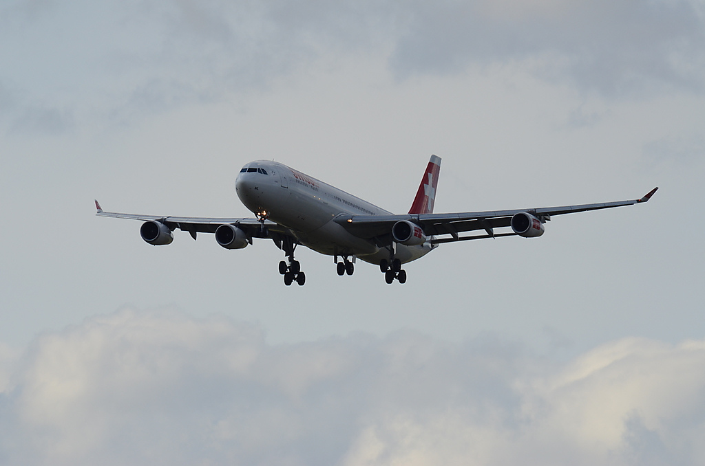 Photo of Swiss HB-JML, Airbus A340-300