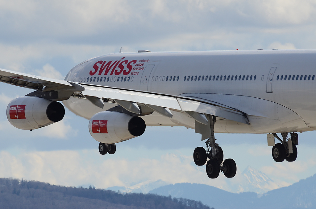 Photo of Swiss HB-JML, Airbus A340-300