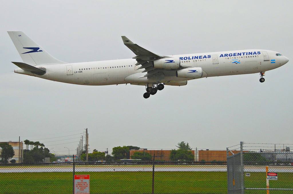 Photo of Aerolineas Argentinas LV-CEK, Airbus A340-300