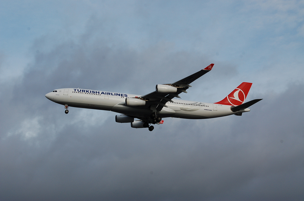 Photo of THY Turkish Airlines TC-JIH, Airbus A340-300