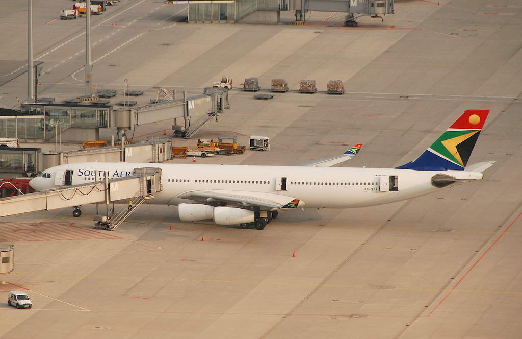 Photo of SAA South African Airways ZS-SXA, Airbus A340-300