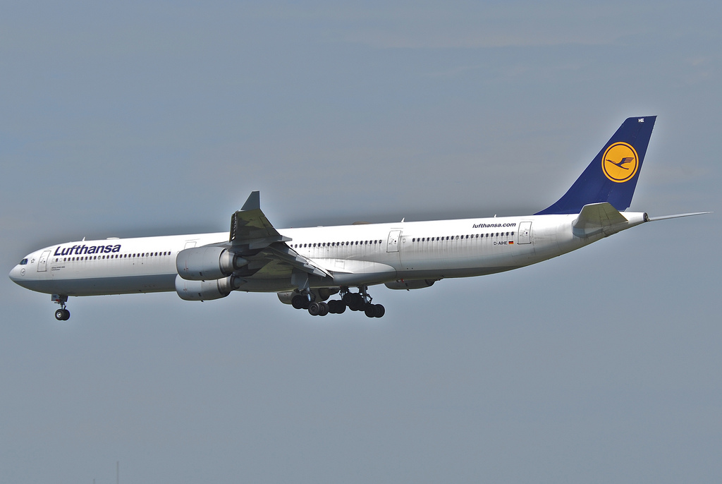 Photo of Lufthansa D-AIHE, Airbus A340-600