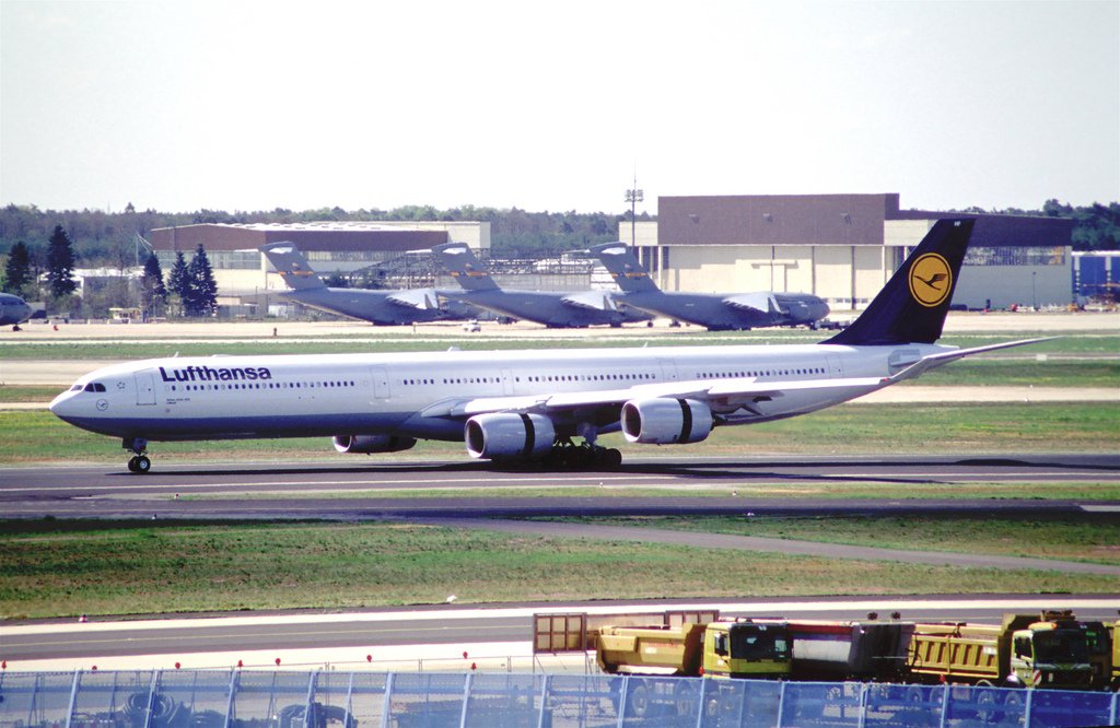 Photo of Lufthansa D-AIHF, Airbus A340-600