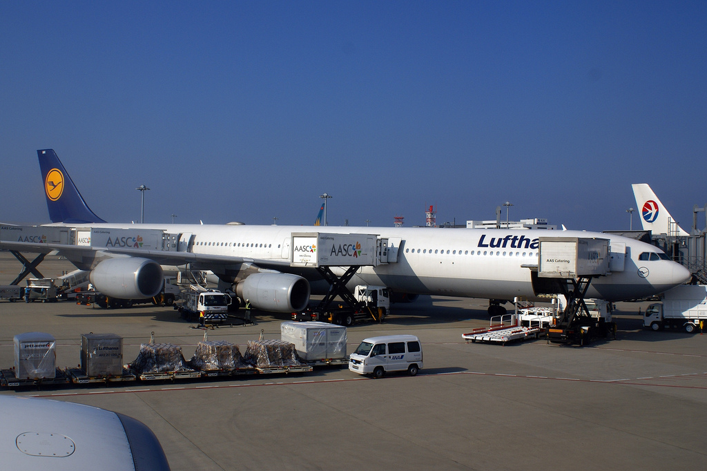 Photo of Lufthansa D-AIHH, Airbus A340-600