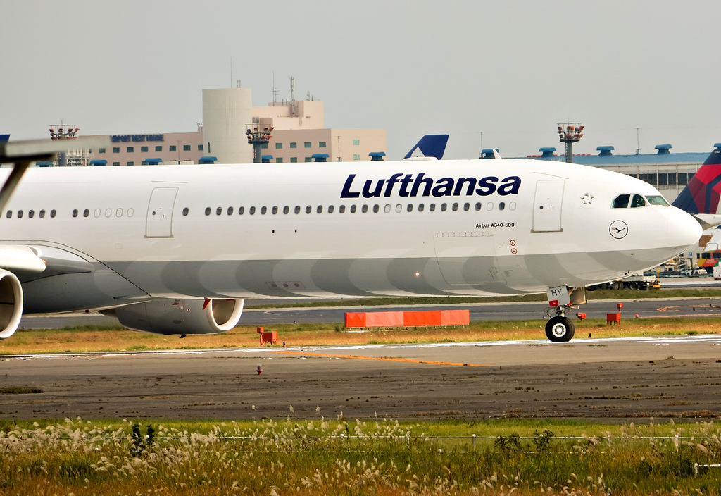 Photo of Lufthansa D-AIHY, Airbus A340-600