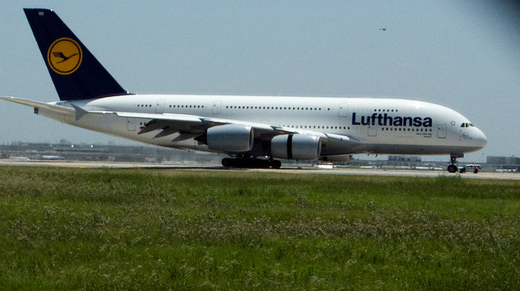 Photo of Lufthansa D-AIMB, Airbus A380-800