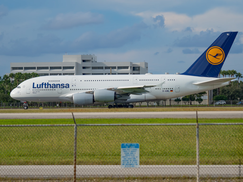 Photo of Lufthansa D-AIML, Airbus A380-800