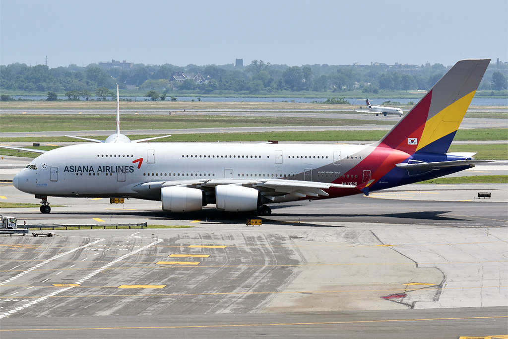 Photo of Asiana Airlines HL7625, Airbus A380-800