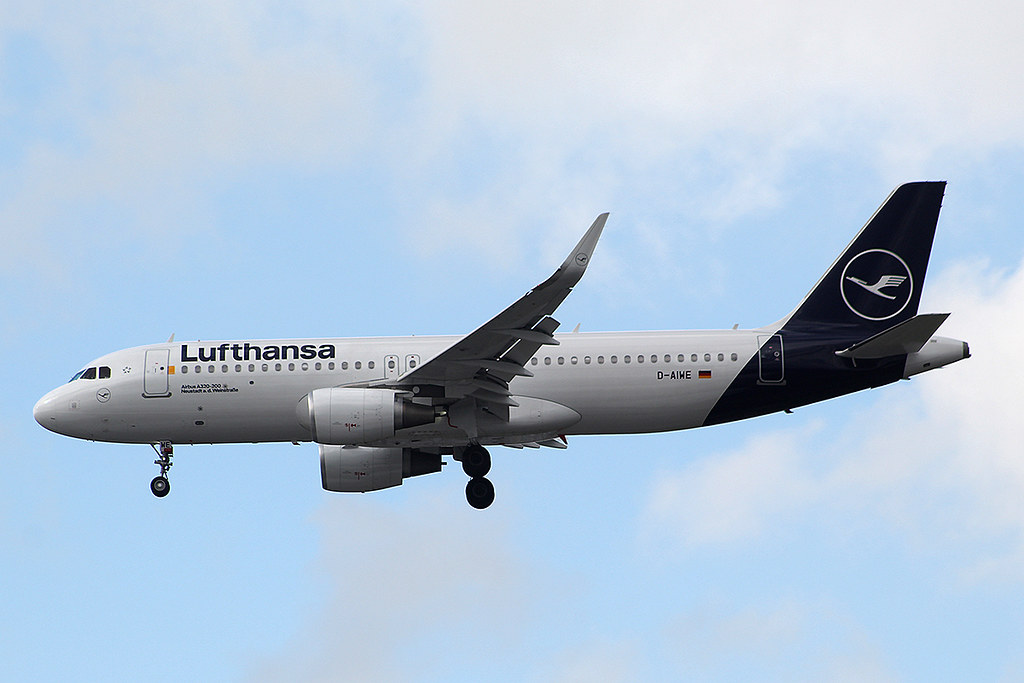 Photo of Lufthansa D-AIWE, Airbus A320