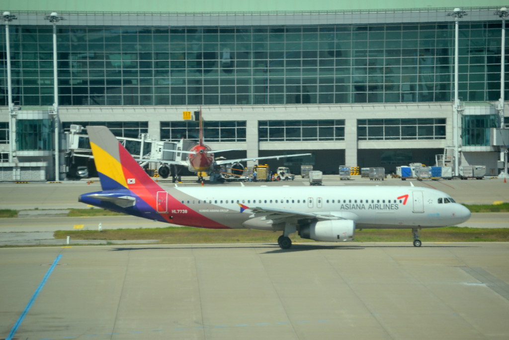 Photo of Asiana Airlines HL7738, Airbus A320