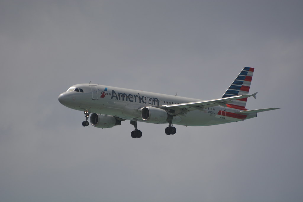 Photo of American Airlines N122US, Airbus A320