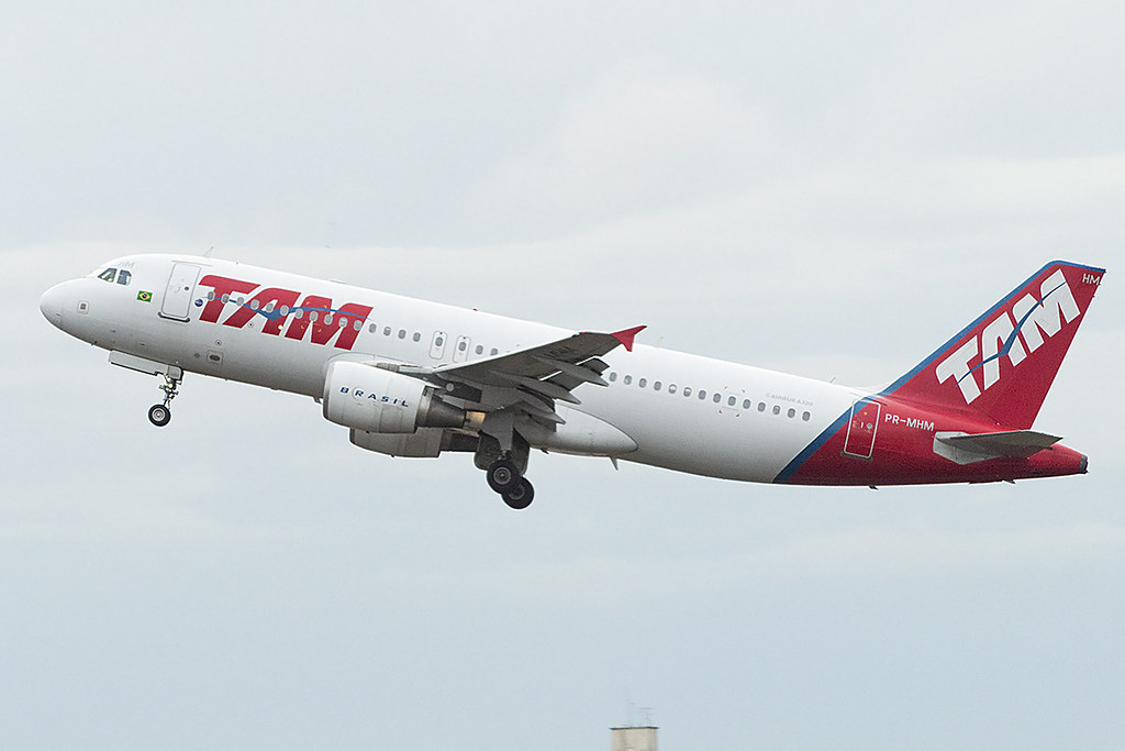 Photo of LATAM Airlines Brasil PR-MHM, Airbus A320