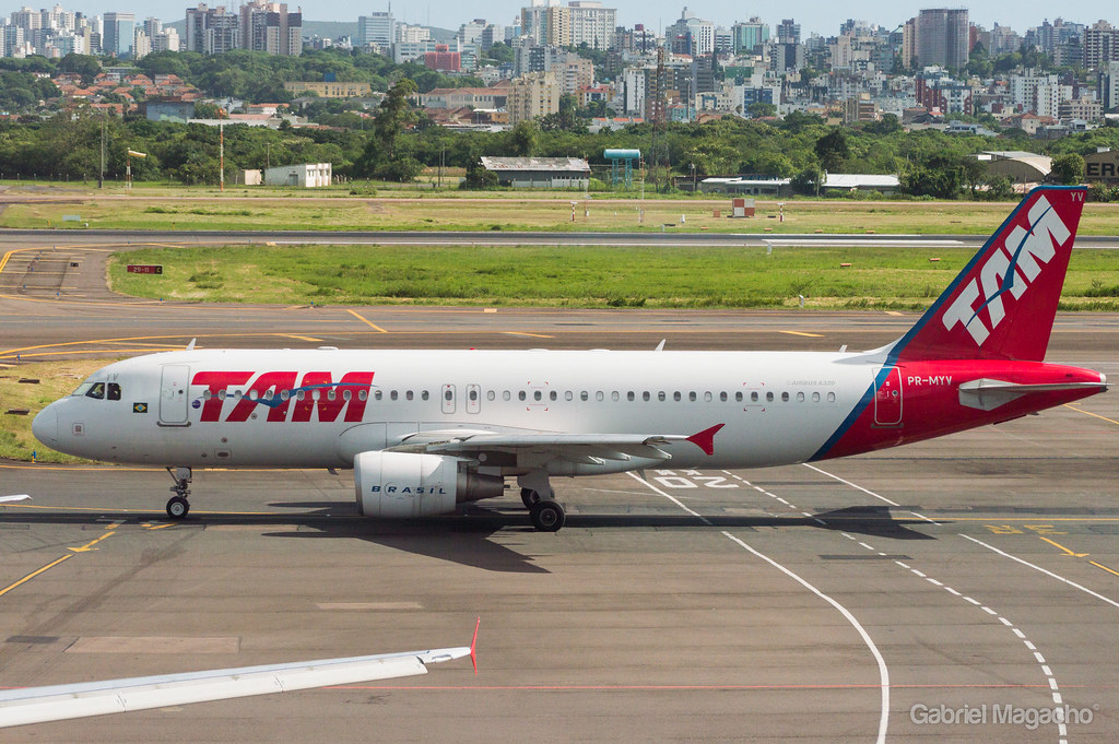 Photo of LATAM Airlines Brasil PR-MYV, Airbus A320