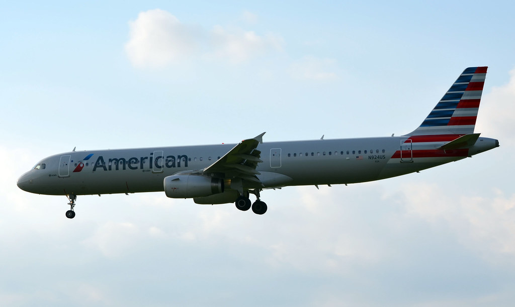 Photo of American Airlines N924US, Airbus A321