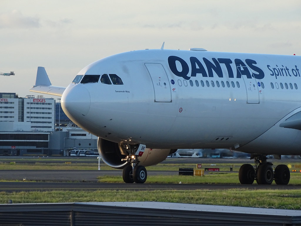 Photo of Qantas VH-EBK, Airbus A330-200