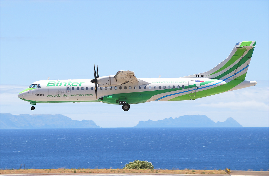 Photo of Binter Canarias EC-KGJ, ATR ATR-72-200