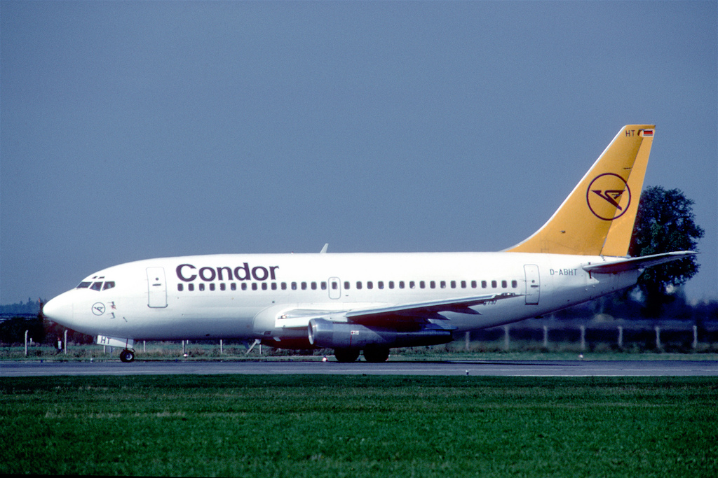 Photo of Sky Airline CC-CTH, Boeing 737-200