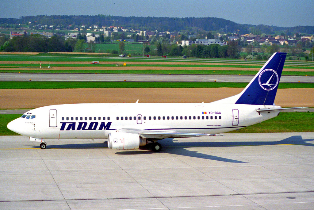 Photo of Tarom YR-BGA, Boeing 737-300