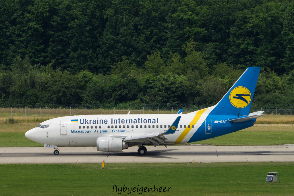 Photo of Ukraine International Airlines UR-GAT, Boeing 737-500