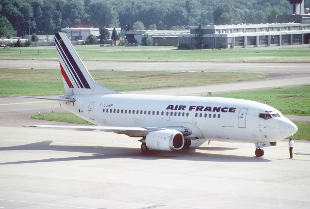 Photo of Ukraine International Airlines UR-GAT, Boeing 737-500
