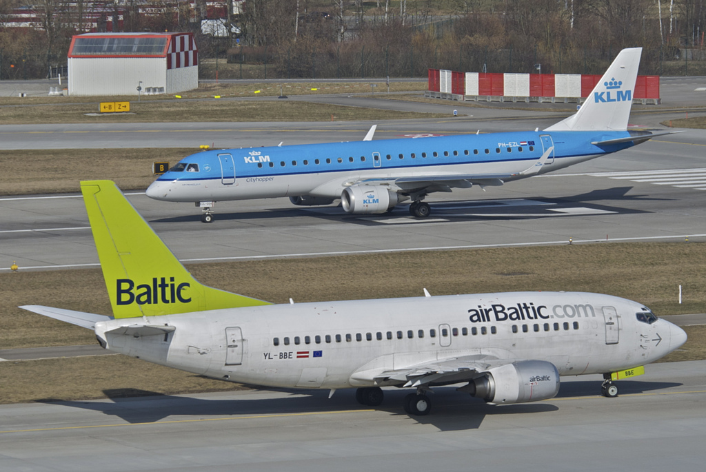 Photo of Air Baltic YL-BBE, Boeing 737-500
