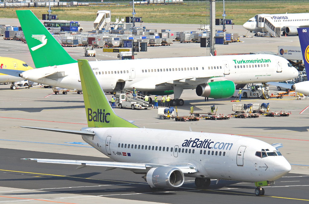 Photo of Air Baltic YL-BBN, Boeing 737-500