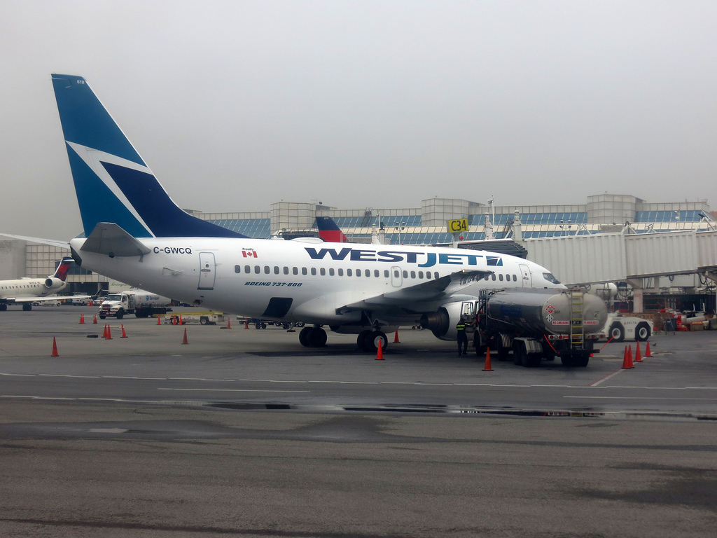 Photo of Westjet Airlines C-GWCQ, Boeing 737-600