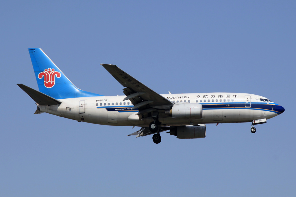 Photo of China Southern Airlines B-5252, Boeing 737-700