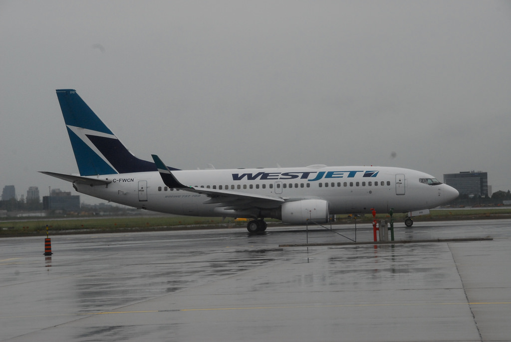 Photo of Westjet Airlines C-FWCN, Boeing 737-700