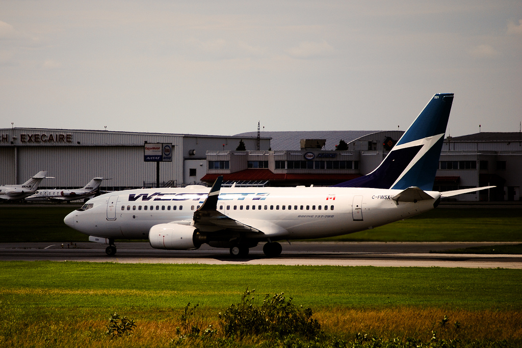Photo of Westjet Airlines C-FWSX, Boeing 737-700