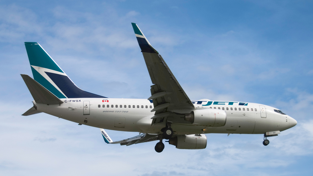 Photo of Westjet Airlines C-FWSX, Boeing 737-700
