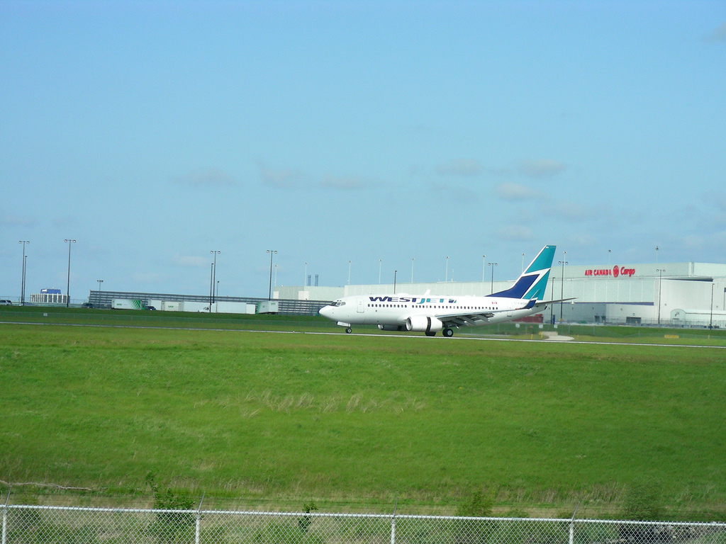 Photo of Westjet Airlines C-FWSY, Boeing 737-700