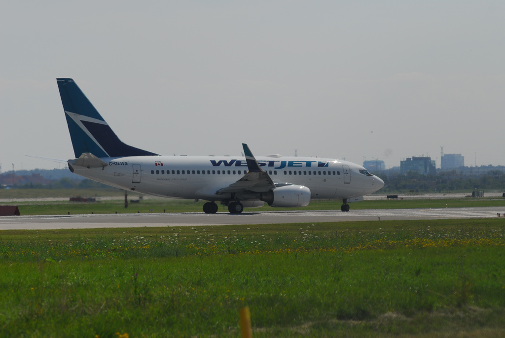 Photo of Westjet Airlines C-GLWS, Boeing 737-700