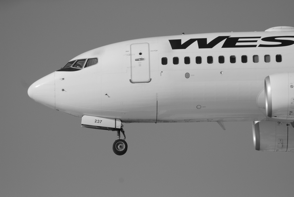 Photo of Westjet Airlines C-GWCN, Boeing 737-700