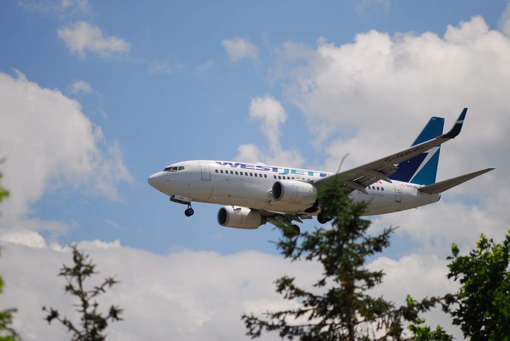 Photo of Westjet Airlines C-GWJG, Boeing 737-700