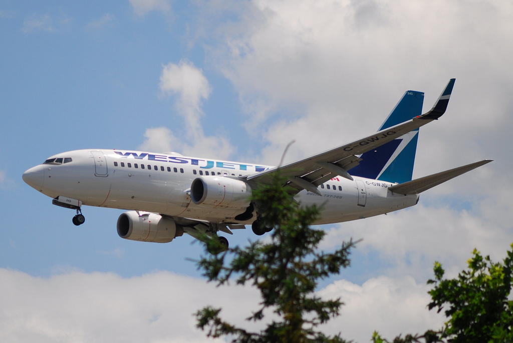 Photo of Westjet Airlines C-GWJG, Boeing 737-700