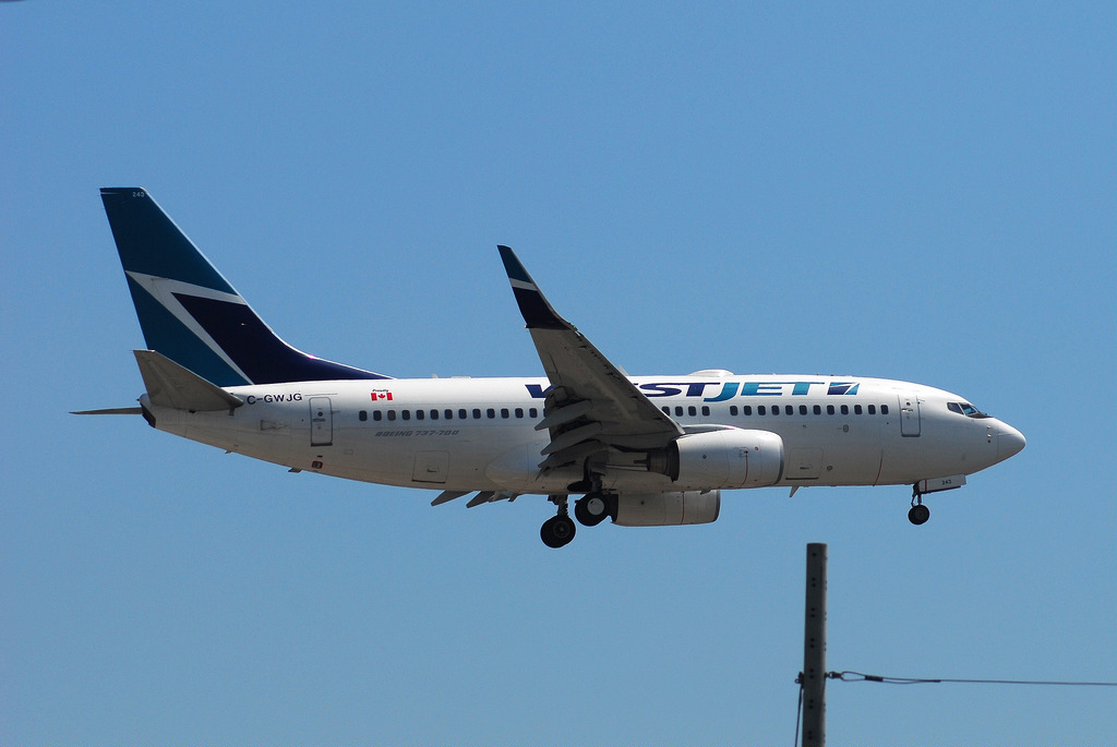 Photo of Westjet Airlines C-GWJG, Boeing 737-700