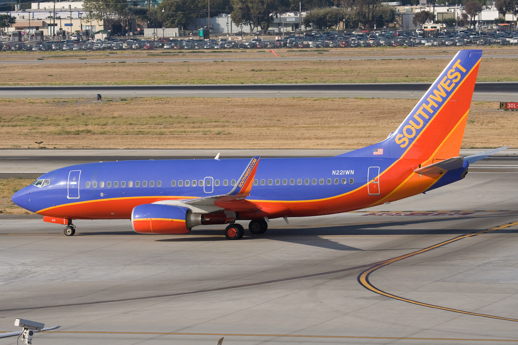 Photo of Southwest Airlines N221WN, Boeing 737-700