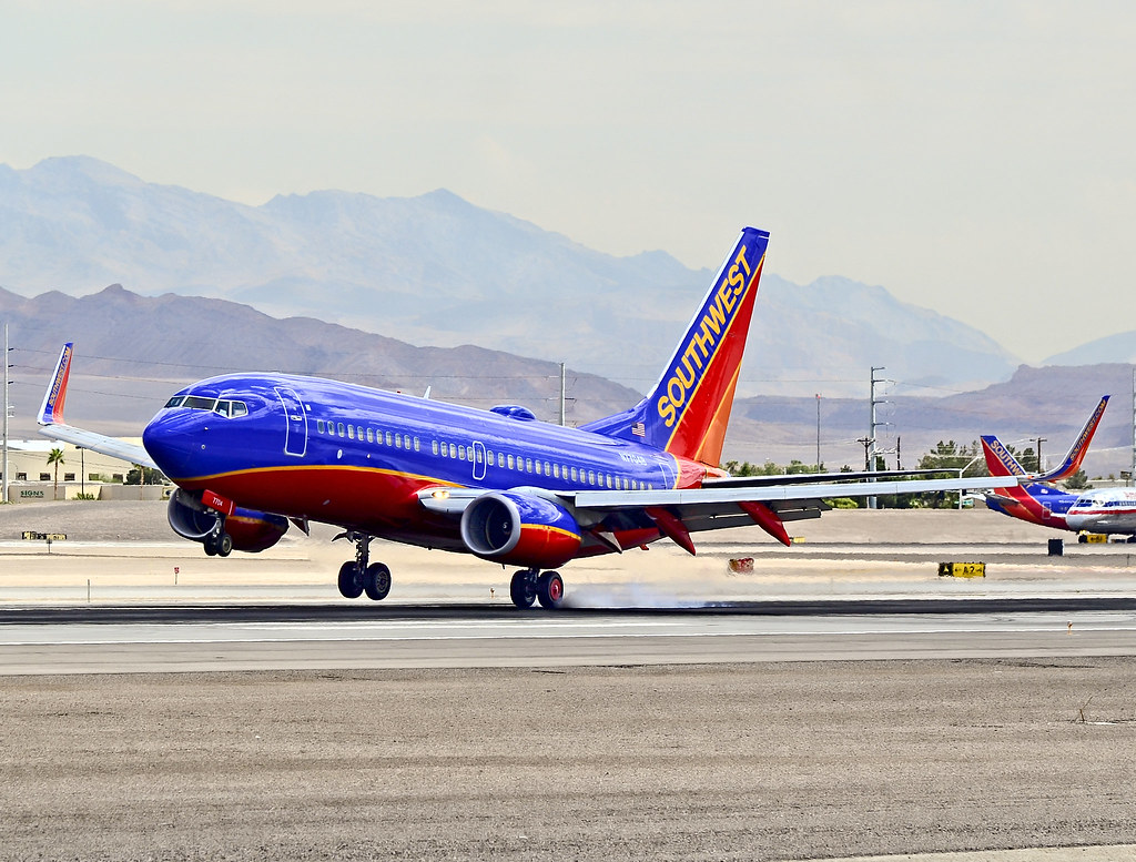 Photo of Southwest Airlines N7704B, Boeing 737-700