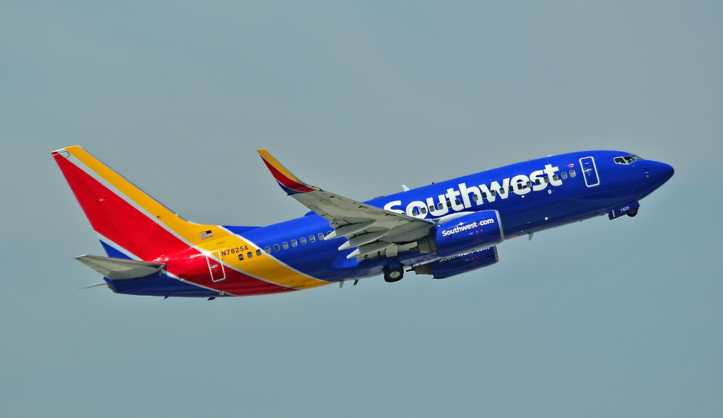 Photo of Southwest Airlines N7825A, Boeing 737-700