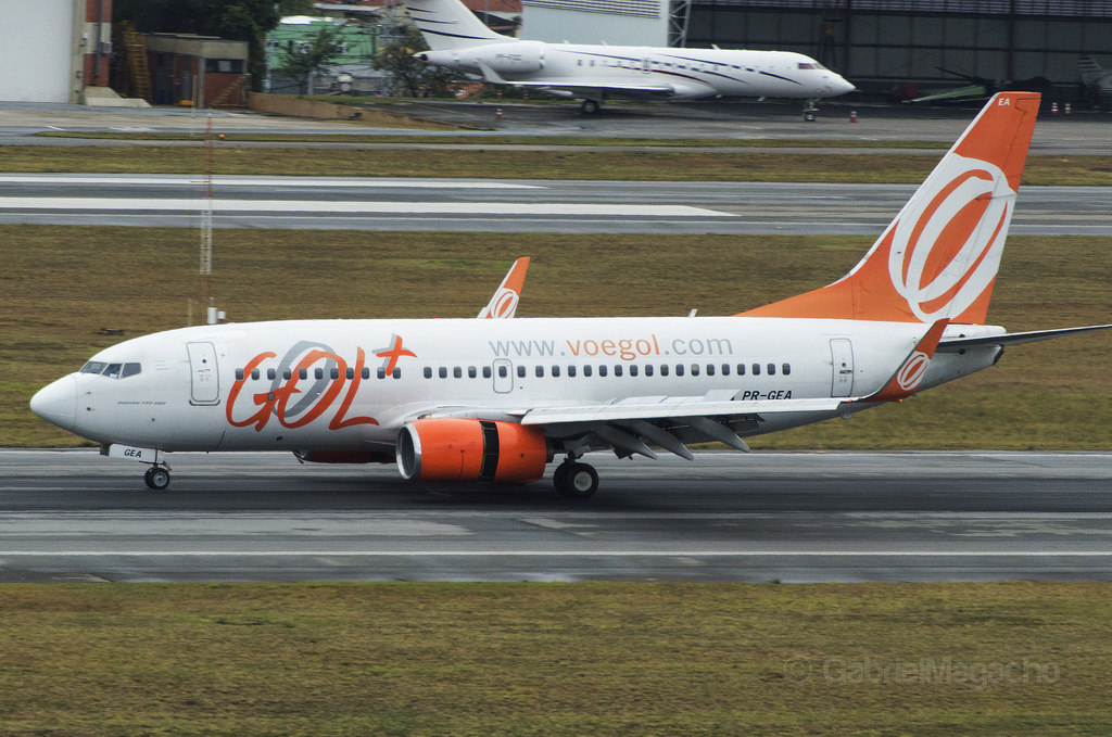 Photo of Gol Transportes Aereos PR-GEA, Boeing 737-700