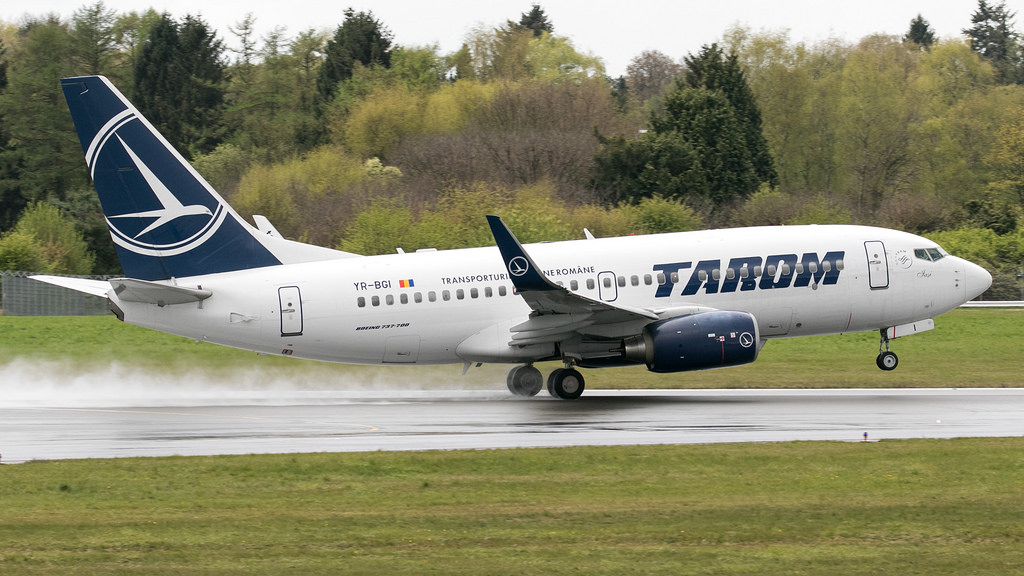 Photo of Tarom YR-BGI, Boeing 737-700